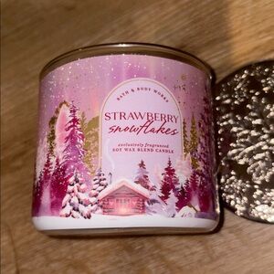 Bath & Body Works Strawberry Snowflakes Candle